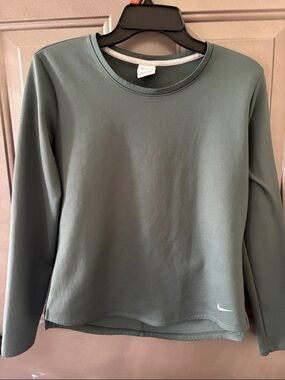 Nike Women’s Long-Sleeve Crew Top - Forrest green